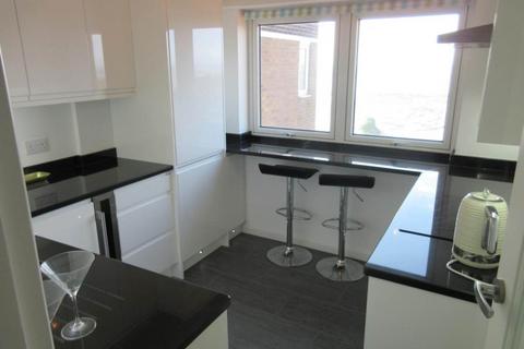 2 bedroom flat to rent, Westward Ho, Westcliff Parade