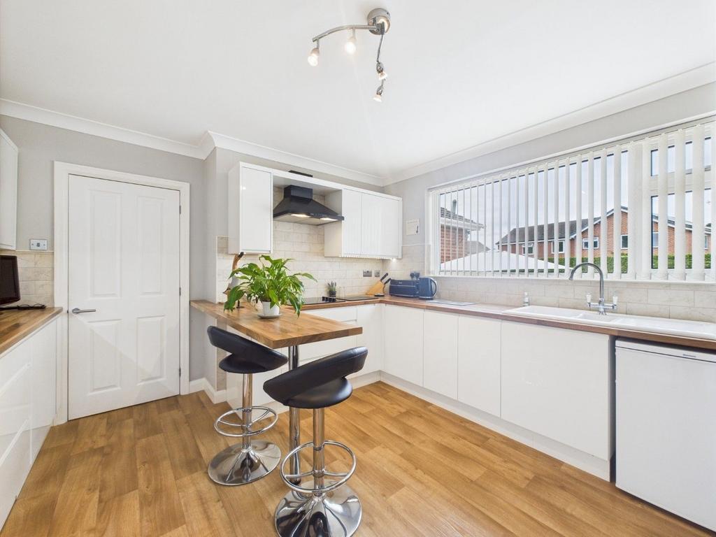 Kitchen/Dining Area