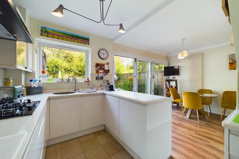 3 bedroom semi-detached house for sale, Kingscote Hill, Crawley RH11