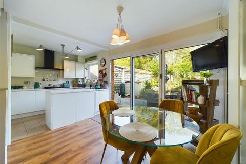 3 bedroom semi-detached house for sale, Kingscote Hill, Crawley RH11