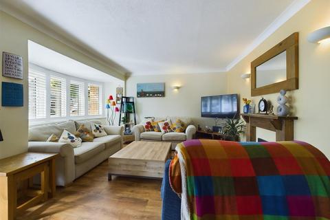 3 bedroom semi-detached house for sale, Kingscote Hill, Crawley RH11