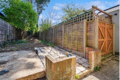 2 bedroom end of terrace house for sale, Falconer Road, Bushey, WD23