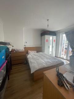 2 bedroom flat to rent, Brownhill Road, London, SE6