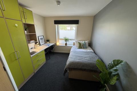 1 bedroom in a flat share to rent, Flewitt House, Beeston, NG9 2AR