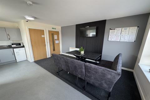 1 bedroom in a flat share to rent, Flewitt House, Beeston, NG9 2AR