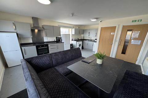 1 bedroom in a flat share to rent, Flewitt House, Beeston, NG9 2AR