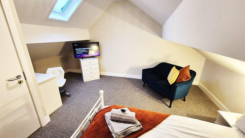 5-Bed HMO on doorstep of BAE