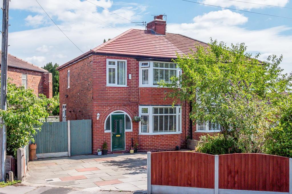 Woodsend Road South, Flixton... 3 bed semi-detached house - £350,000