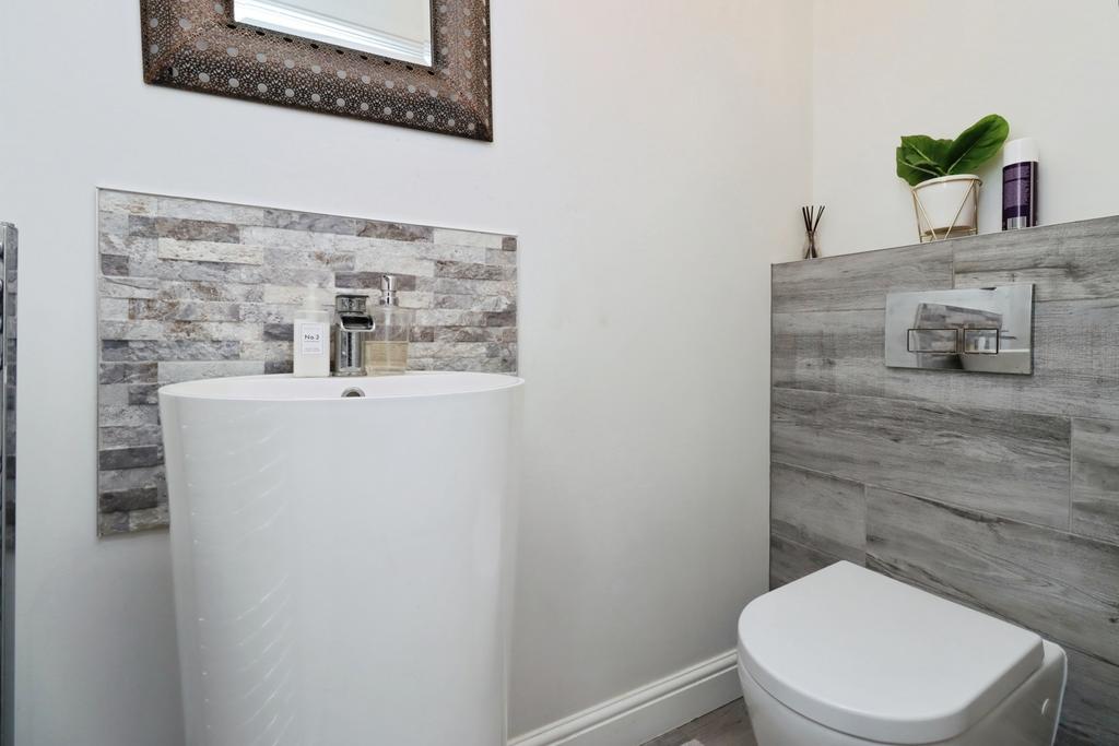 Cloakroom/Wc