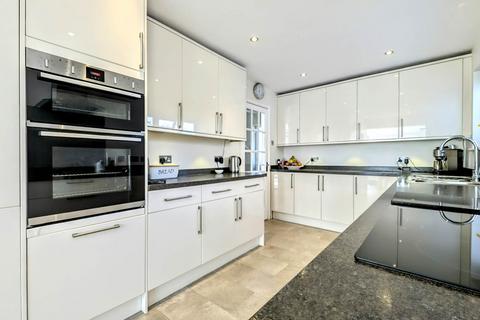 7 Conifer Close, Whitehill, Bordon, GU35 9DH
