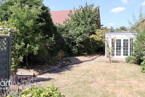 3 bedroom end of terrace house to rent, Forest Road, Windsor