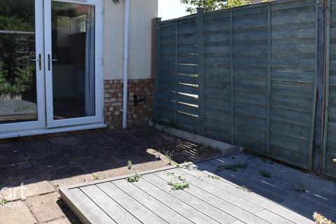 3 bedroom end of terrace house to rent, Forest Road, Windsor