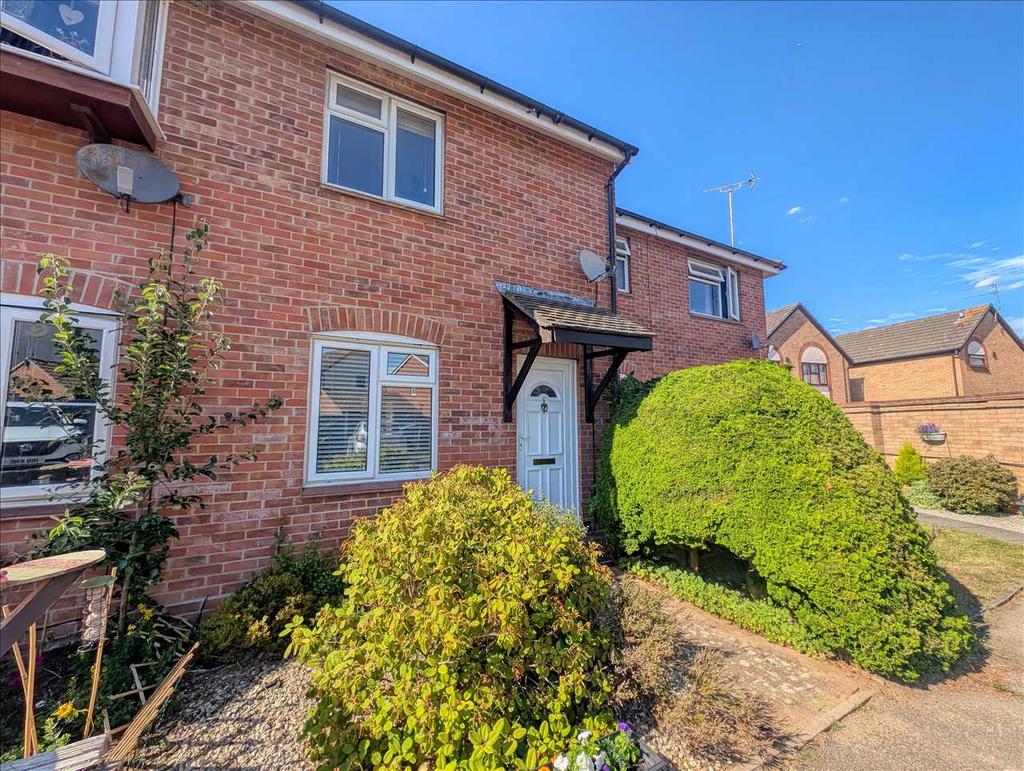 Highwoods, Colchester CO4 2 bed terraced house for sale - £230,000