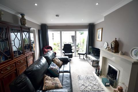 2 bedroom semi-detached bungalow for sale, Castlefields, Leominster
