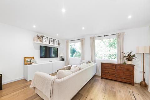 Seren Park Gardens, London, SE3