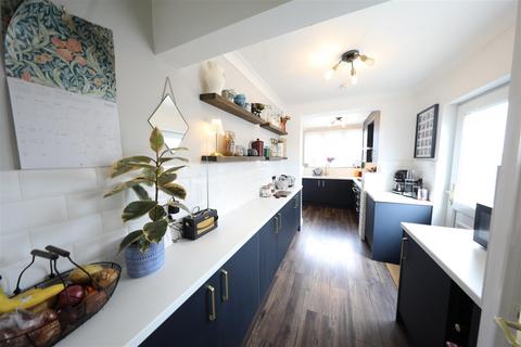 3 bedroom semi-detached house for sale, Parkstone Road, Hull