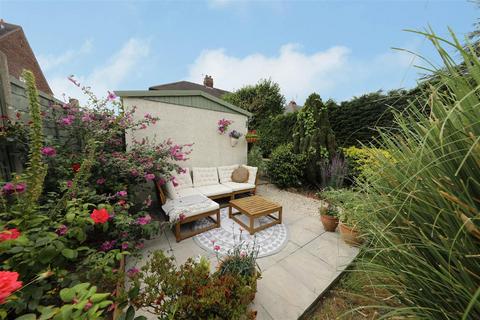 3 bedroom semi-detached house for sale, Parkstone Road, Hull
