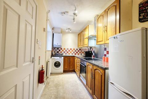 5 bedroom terraced house to rent, Harbord Road