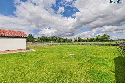 undefined, Thornton Road, North Owersby, LN8