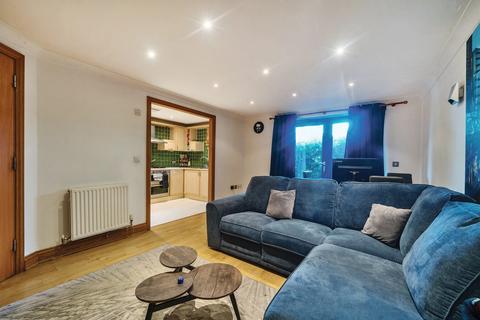 2 bedroom flat for sale, Canute Road, Ocean Village, Southampton, Hampshire, SO14