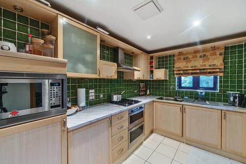 2 bedroom flat for sale, Canute Road, Ocean Village, Southampton, Hampshire, SO14