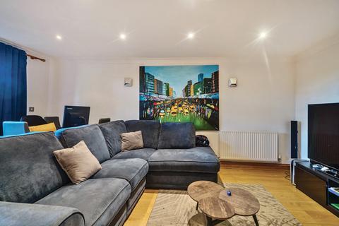 2 bedroom flat for sale, Canute Road, Ocean Village, Southampton, Hampshire, SO14