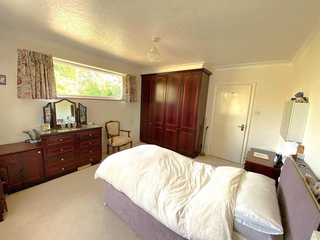 35 The Highlands - Bedroom2.jpg