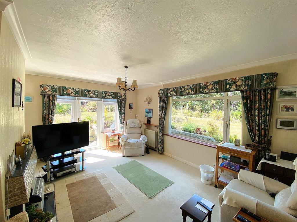 35 The Highlands - Lounge2 to use.jpg