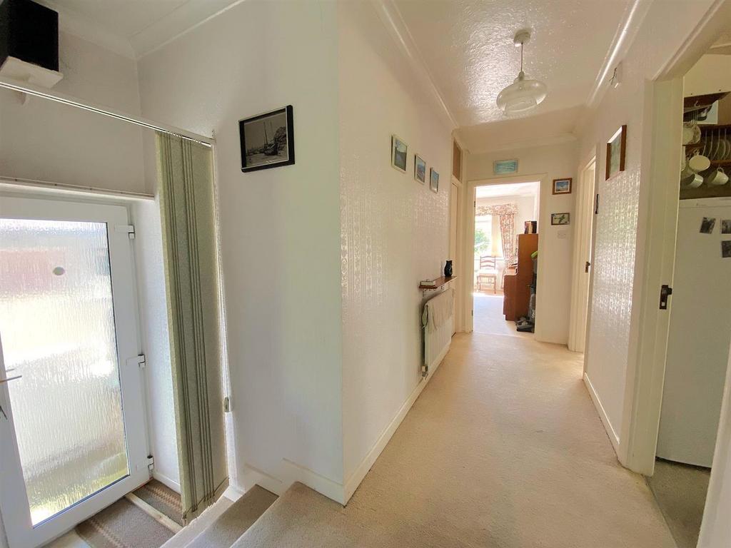 35 The Highlands - Hall.jpg