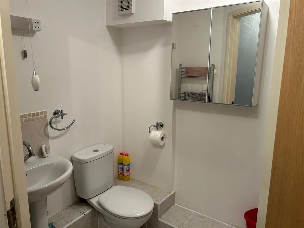 Bathroom.jpg