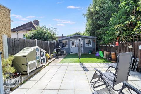 3 bedroom terraced house for sale, Spinney Gardens, Dagenham