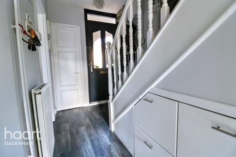 3 bedroom terraced house for sale, Spinney Gardens, Dagenham