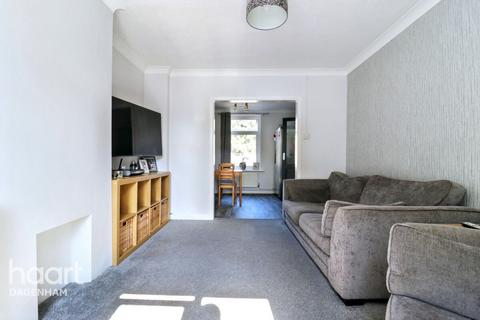 3 bedroom terraced house for sale, Spinney Gardens, Dagenham