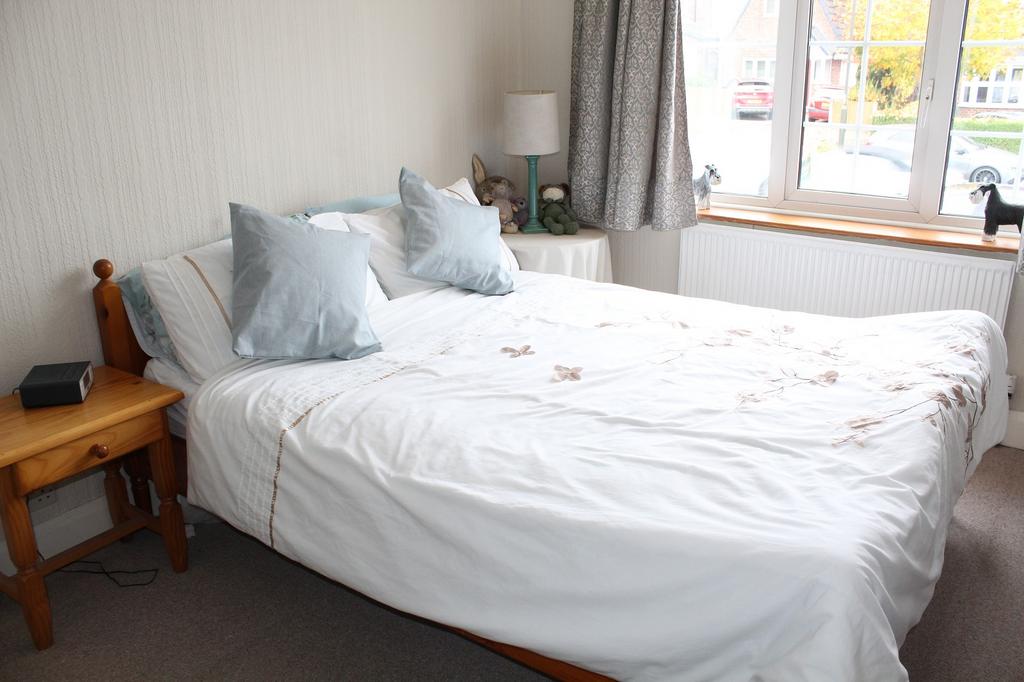 Bedroom 2 Picture 2