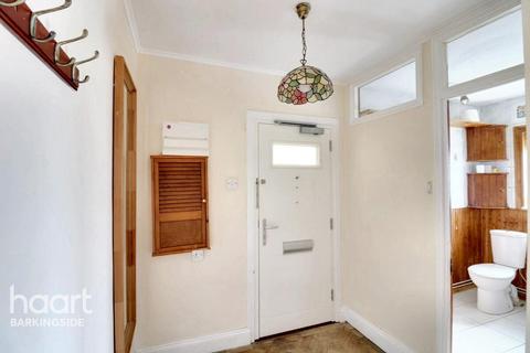 2 bedroom flat for sale, Aragon Drive, Hainault