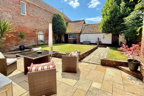 4 bedroom cottage for sale, CENTRAL RINGWOOD, BH24