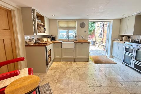 4 bedroom cottage for sale, CENTRAL RINGWOOD, BH24