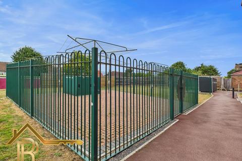 1 bedroom terraced house for sale, Wallingford House Kingsbridge Road, Romford, Essex, RM3