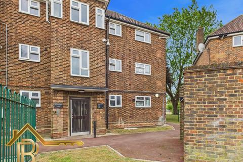 1 bedroom flat for sale, Wallingford House Kingsbridge Road, Romford, Essex, RM3