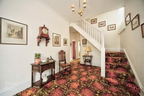 undefined, Tennyson Road, Luton, Bedfordshire, LU1