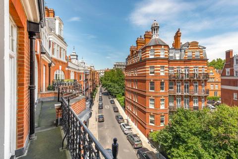 Kensington Court, Kensington, London