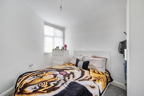 3 bedroom flat for sale, Glendale Avenue, Edgware, Greater London. HA8 8HP