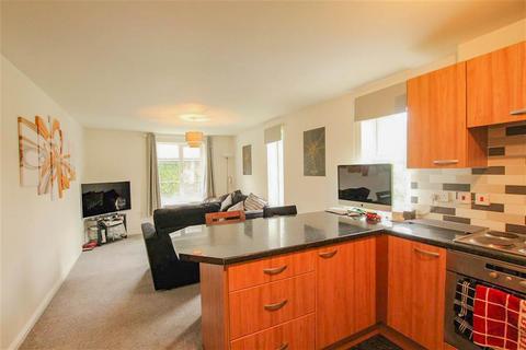 2 bedroom flat to rent, Shelley House Monument Close, York