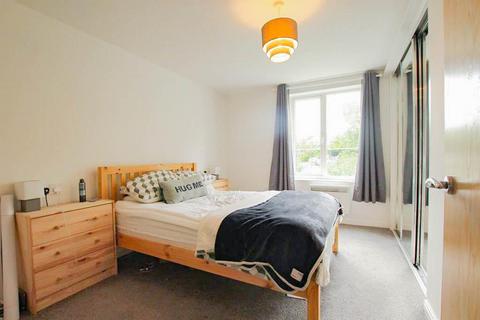 2 bedroom flat to rent, Shelley House Monument Close, York