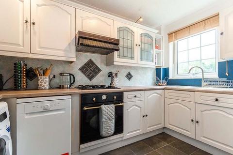 2 bedroom terraced house to rent, Apeldoorn Drive, Wallington SM6