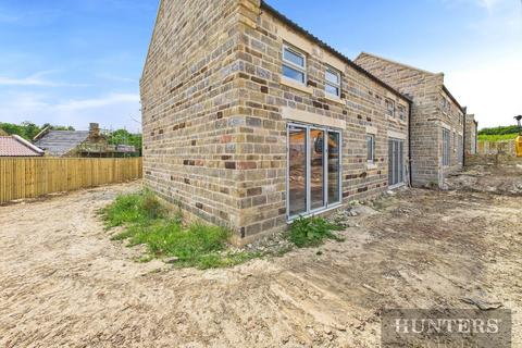 3 bedroom terraced house for sale, Foxglove Way, Scarborough