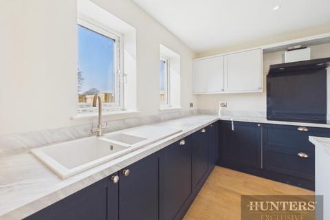 3 bedroom terraced house for sale, Foxglove Way, Scarborough