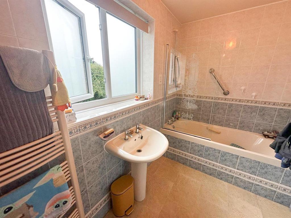 Four Bed Townhouse, Silsden 13