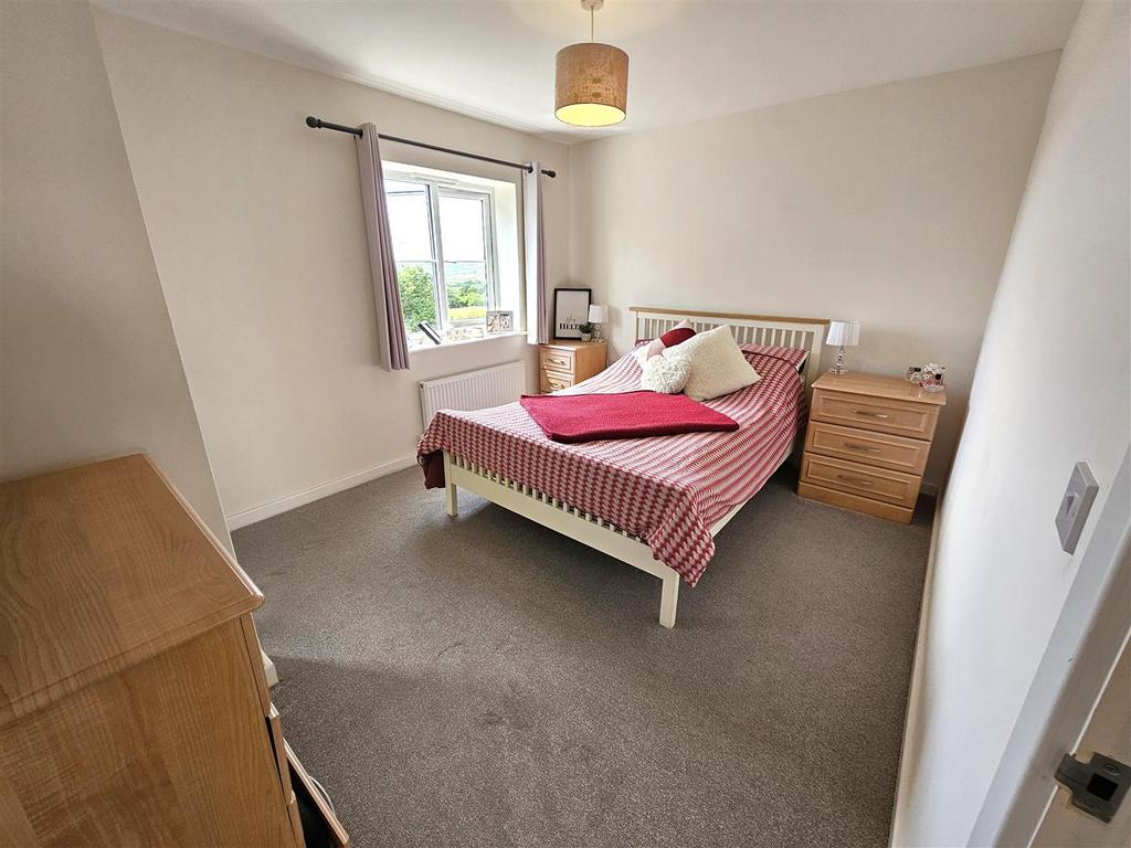 Bedroom 1.jpg