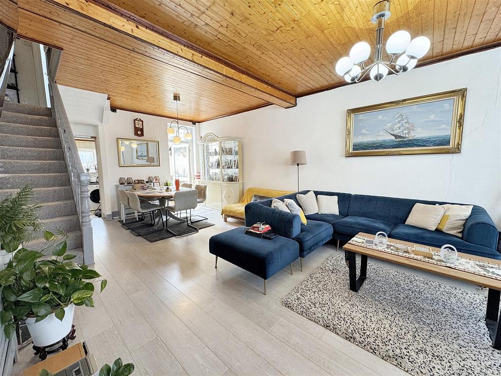 Through Lounge